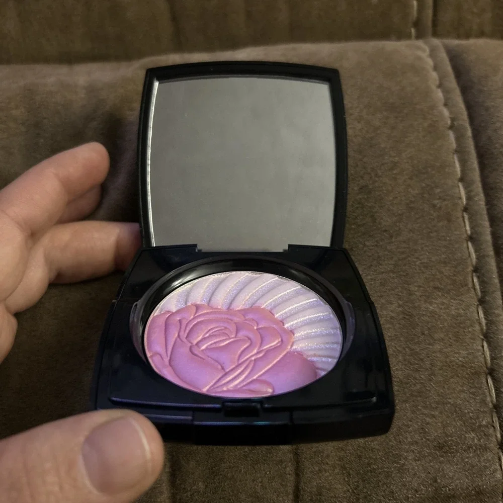 Lancome La Roseraie‎ Illuminating Smooth Powder 001